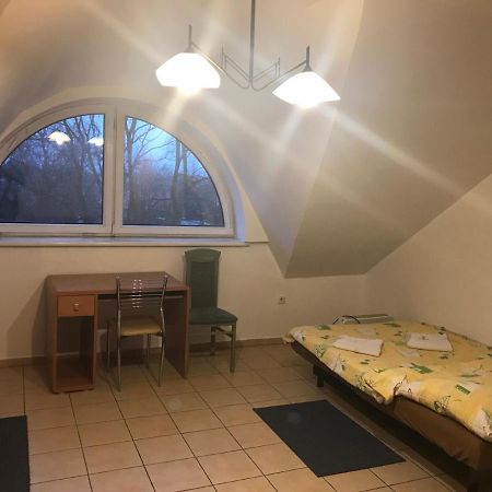 Pilgrims Place Hostel Częstochowa Екстериор снимка