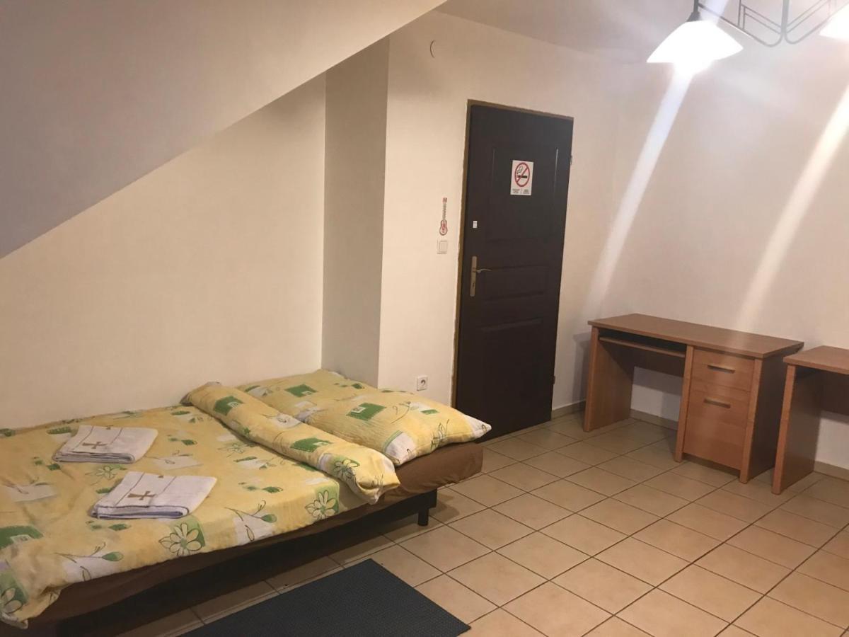 Pilgrims Place Hostel Częstochowa Екстериор снимка
